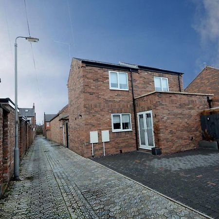 The Mews - 2 Bedroom Luxury, Spacious House With Free Parking York Bagian luar foto