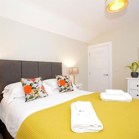 The Mews - 2 Bedroom Luxury, Spacious House With Free Parking York Bagian luar foto