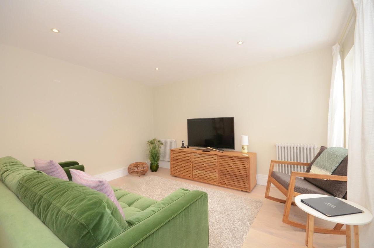 The Mews - 2 Bedroom Luxury, Spacious House With Free Parking York Bagian luar foto