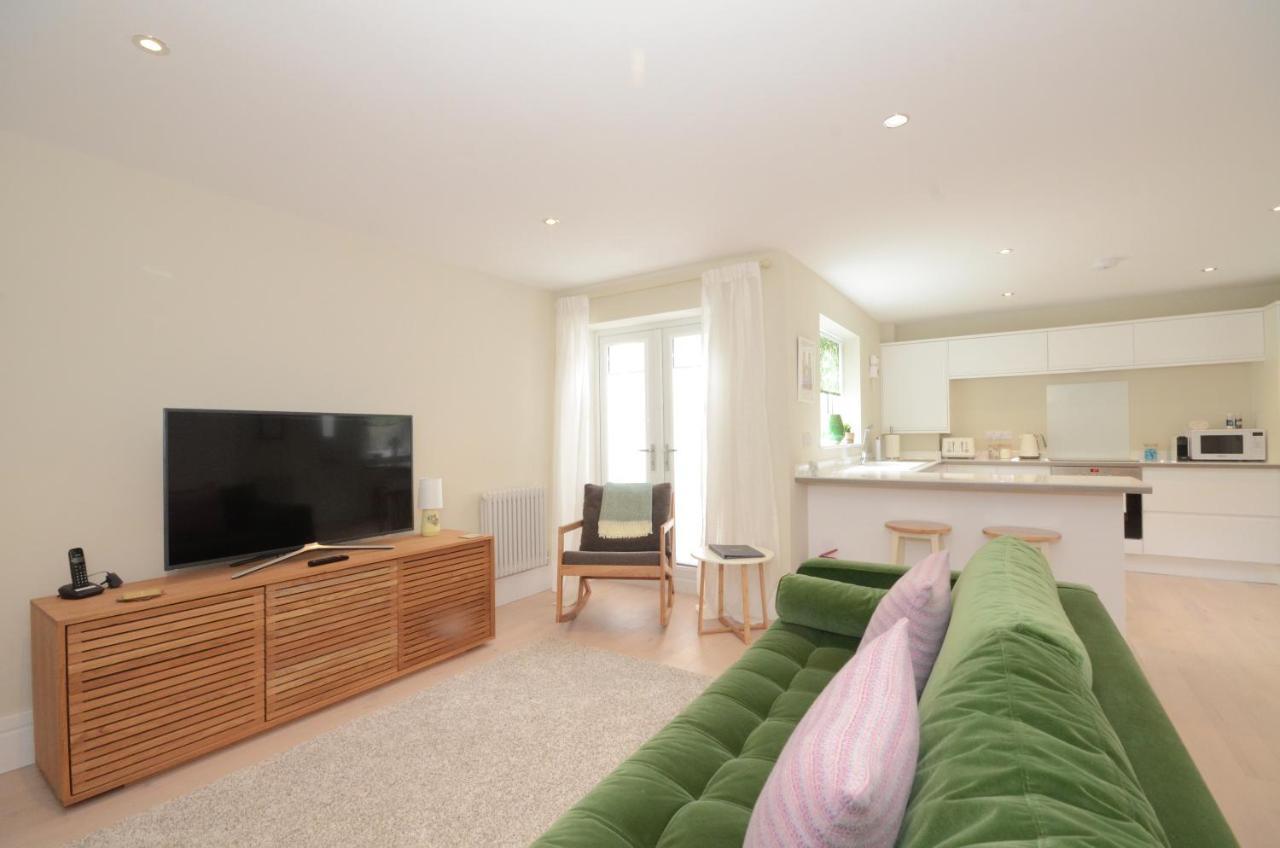 The Mews - 2 Bedroom Luxury, Spacious House With Free Parking York Bagian luar foto