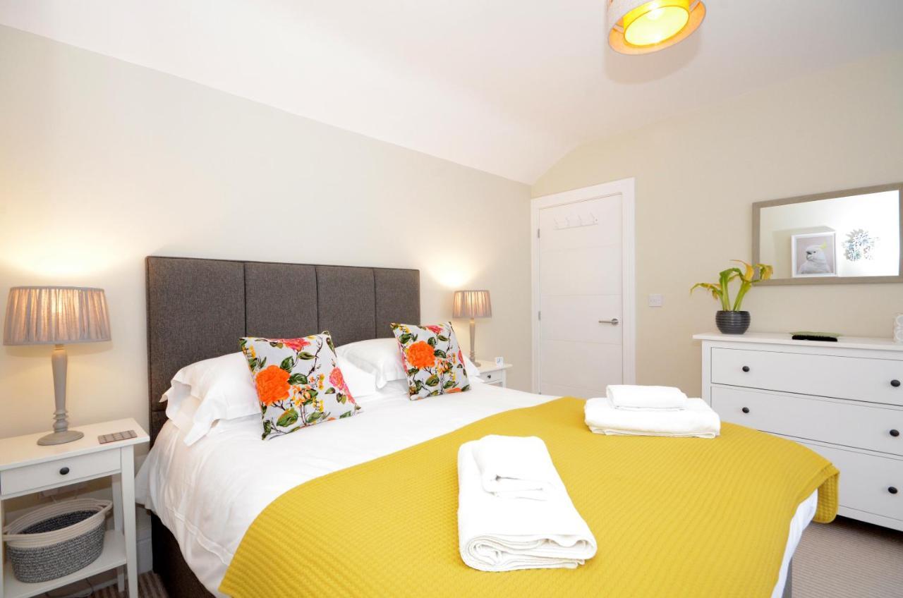 The Mews - 2 Bedroom Luxury, Spacious House With Free Parking York Bagian luar foto