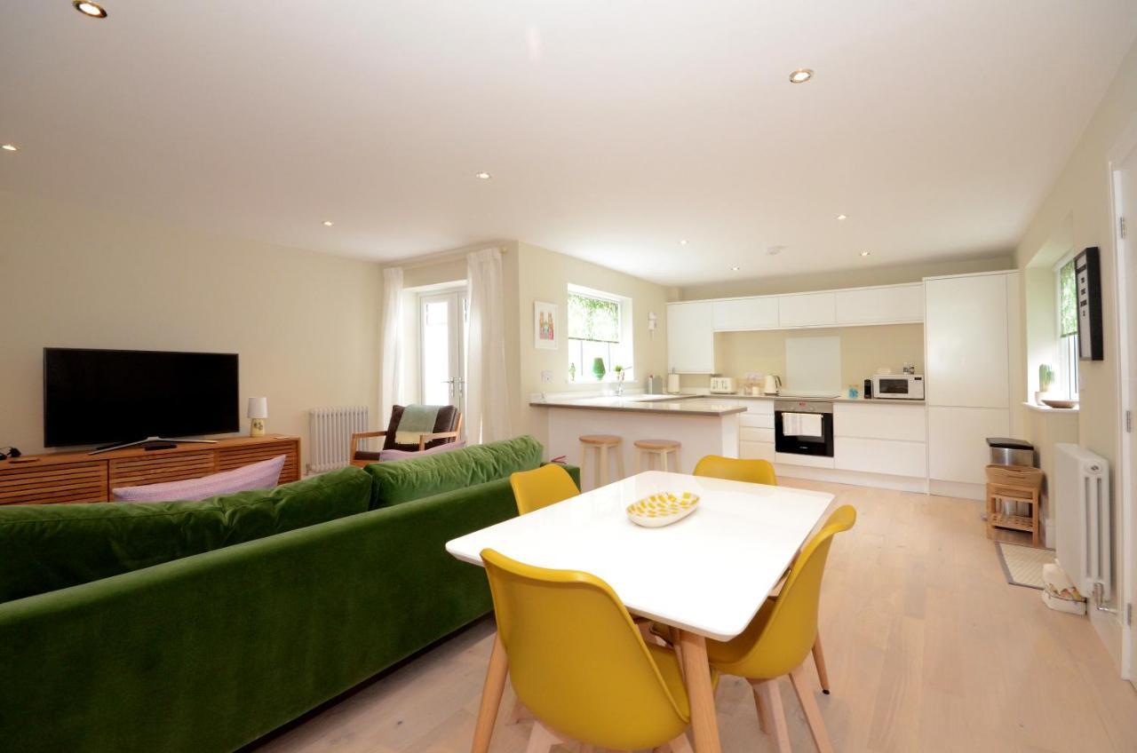 The Mews - 2 Bedroom Luxury, Spacious House With Free Parking York Bagian luar foto